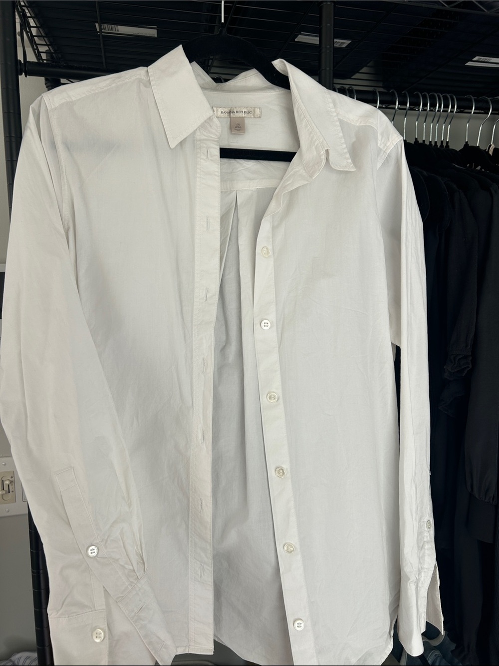 Banana republic women’s white cotton button down